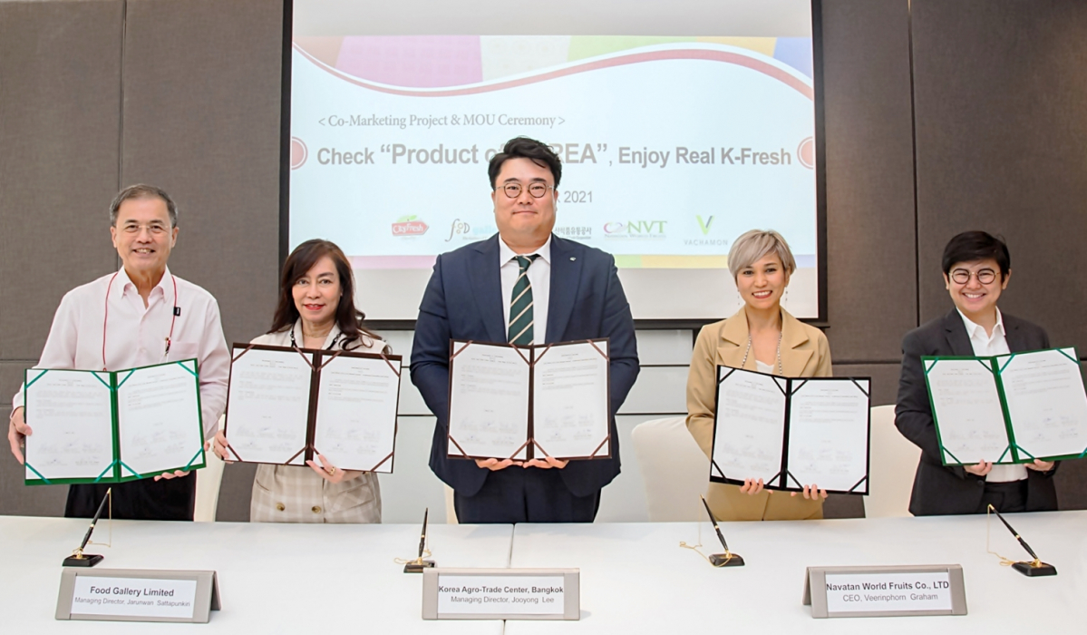 ▲한국농수산식품유통공사는 2일 태국 4대 신선 바이어와 함께 한국산 둔갑 짝퉁농산물 근절을 위한 업무협약을 체결했다.  (사진제공=한국농수산식품유통공사(aT))