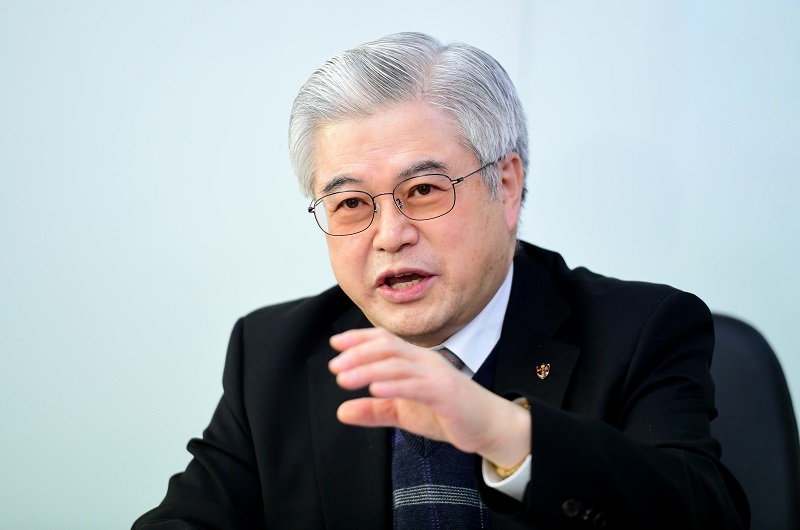 ▲자사고교장연합회장인 김철경 대광고 교장이 5일 서울 동대문구 대광고에서 이투데이와 인터뷰를 갖고 있다. 김 회장은 "학교 이전은 결국 국가의 막대한 손실을 불러일으킬 것"이라고 강조했다. holjjak@ (신태현 기자)