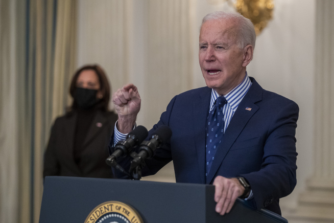 ▲조 바이든 미국 대통령이 6일(현지시간) 상원이 신종 코로나바이러스 감염증(코로나19) 경기 부양책을 통과시킨 후 백악관에서 연설하고 있다. 워싱턴D.C./UPI연합뉴스