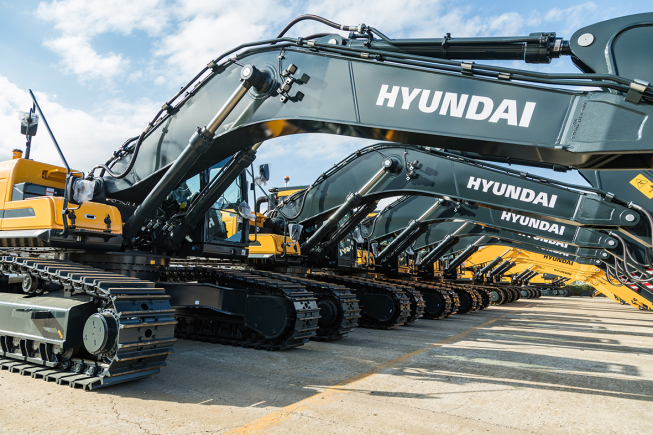 ▲현대건설기계가 올해 상반기 카타르 하수처리시설 공사 프로젝트에 공급할 굴착기 모습(HX300SL). (사진제공=현대건설기계)