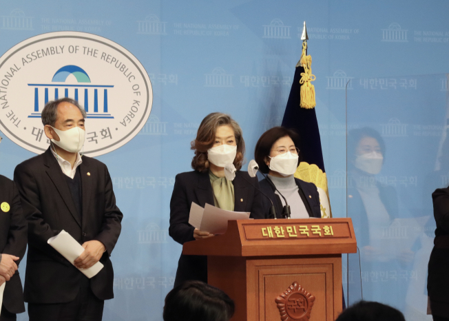 ▲국회 고위공직자 재산변동신고서에 따르면, 양이 의원의 어머니 이모 씨는 지난 2019년 8월 경기도 광명시 가학동 산42번지(전체 9421㎡, 약 2850평) 중 66㎡(약 20평)를 지분공유 형태로 매입했다.
(사진제공=양이원영 의원실)