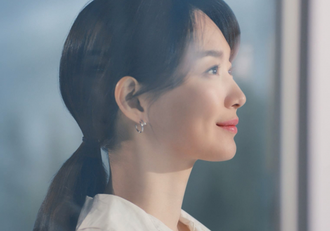 ▲금호석유화학 건자재 브랜드 '휴그린'의 새 TV 광고 '가장 오늘의 창'편 이미지 (출처=금호석유화학)