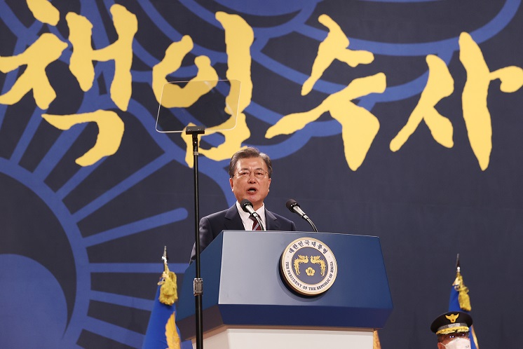 ▲문재인 대통령이 12일 오후 충남 아산시 경찰대학에서 열린 신임 경찰 경위·경감 임용식에 참석, 축사하고 있다. (연합뉴스)