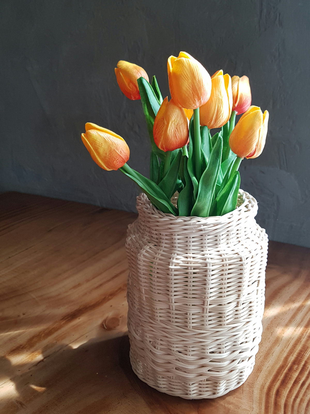 ▲직접 만든 라탄 공예품은 근사한 인테리어 소품이 된다.  (사진 제공=유튜버 '율리라탄'  )