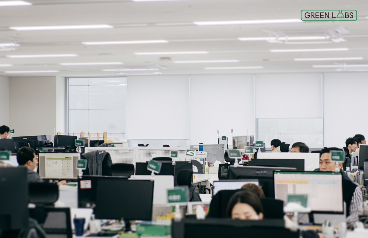 ▲그린랩스 본사에서 직원들이 일하고 있다.  (사진제공=그린랩스)