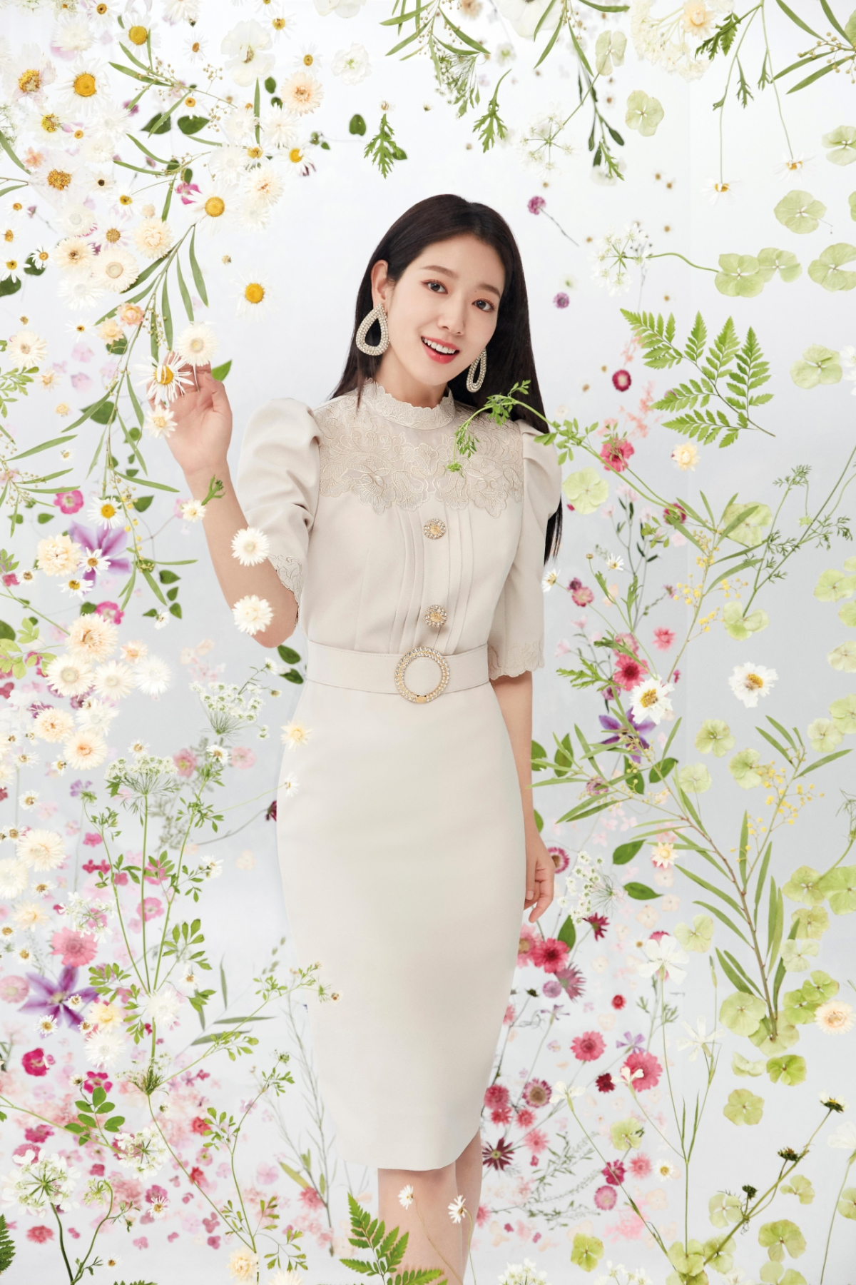 ▲모조에스핀 레이스 패치 반팔 원피스 (사진제공=롯데쇼핑)