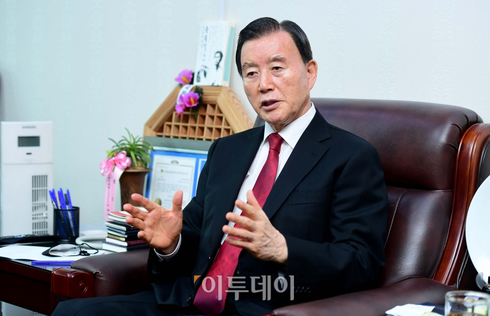 ▲홍문표 국민의힘 의원이 이투데이와 인터뷰에서 "자유민주주의를 지켜내고 국민의힘이 정권을 창출해내기 위해 당 대표에 도전한다"고 말했다. (신태현 기자 holjjak@)