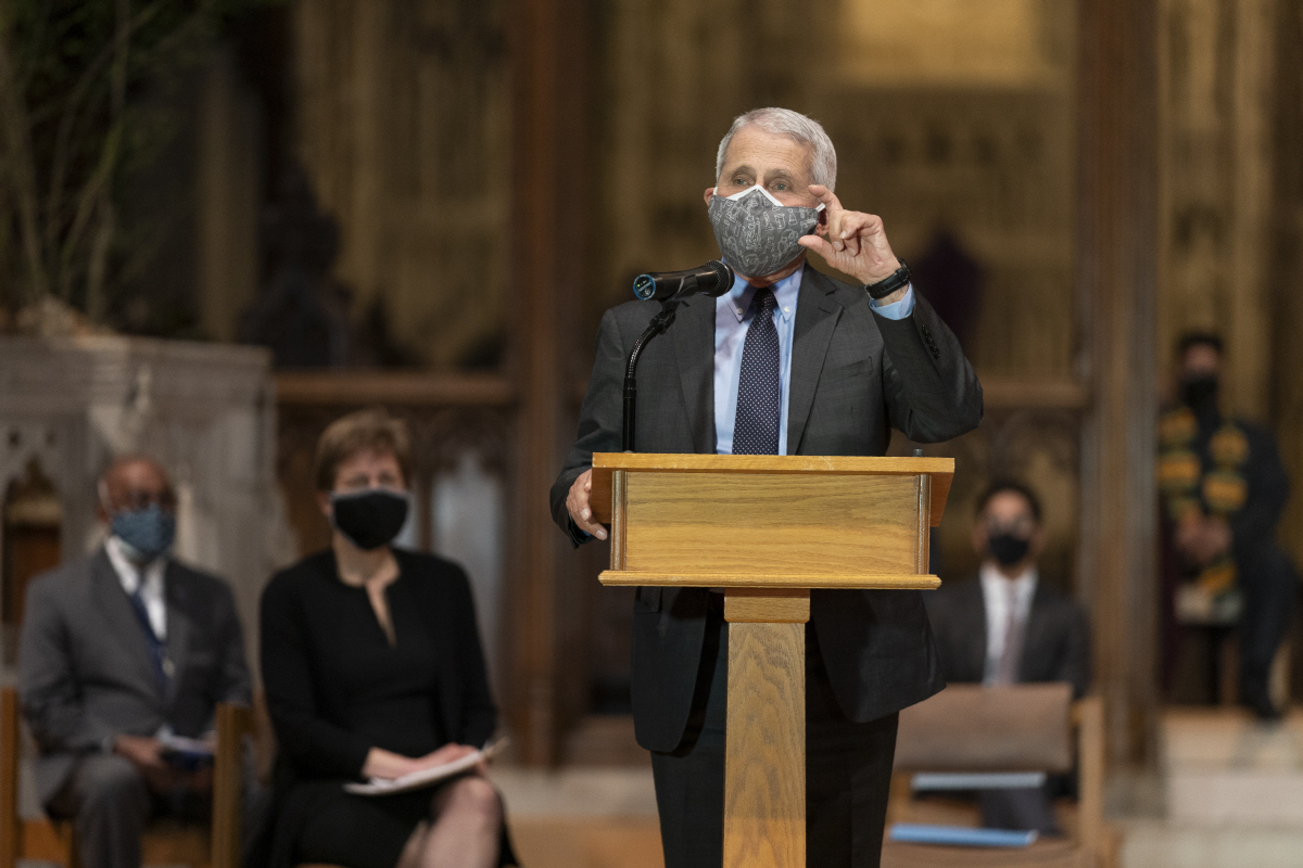 ▲ 앤서니 파우치 미국 국립알레르기·전염병연구소(NIAID) 소장이 16일(현지시간) 워싱턴 내셔널 대성당에서 연설하고 있다. 워싱턴/AP연합뉴스
