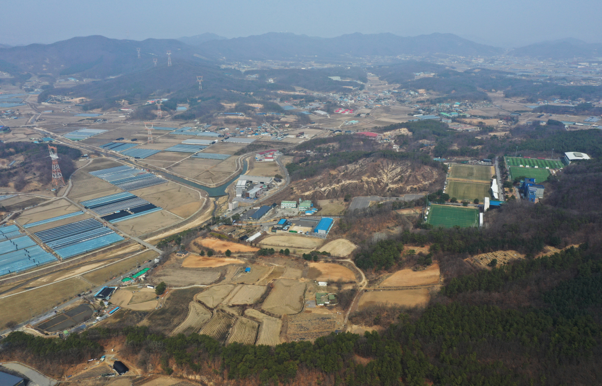 ▲SK하이닉스 반도체 클러스터가 들어설 경기도 용인시 원삼면 일대 부지 모습 (뉴시스)