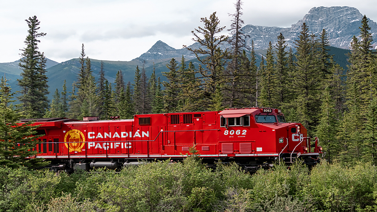 ▲캐나디언퍼시픽철도 소유 열차가 물품을 운반하고 있다. 출처 캐나디언퍼시픽철도 트위터
