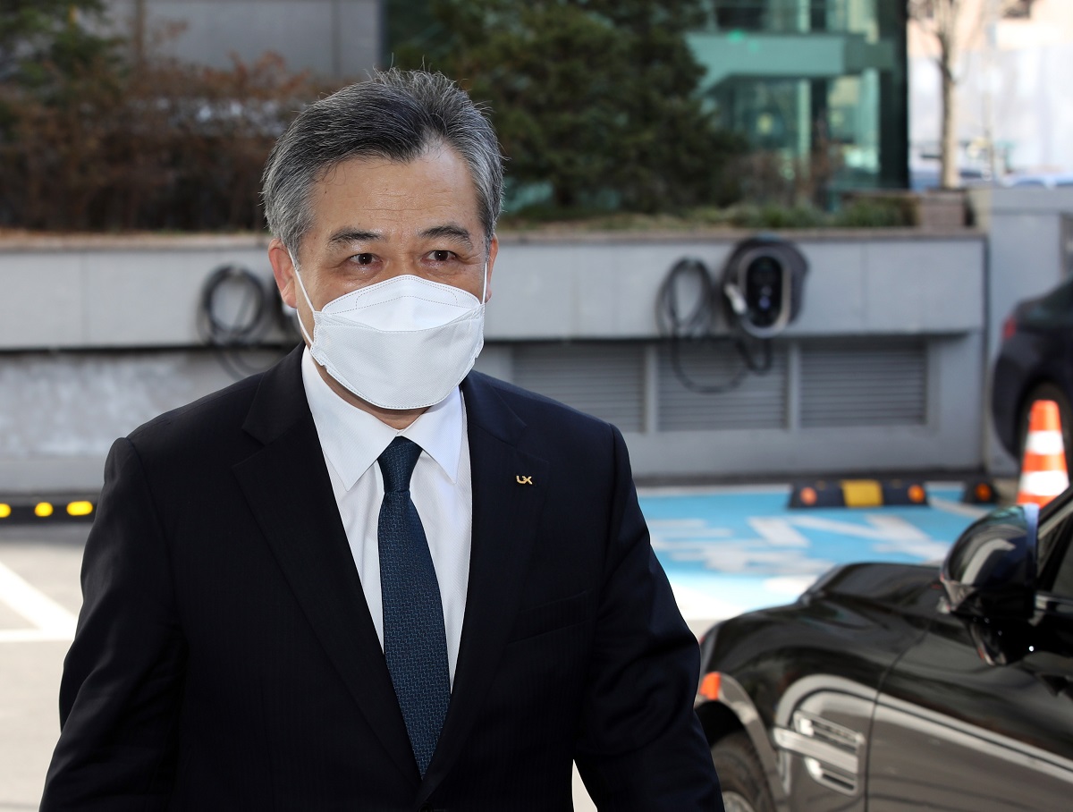 ▲최창학 한국국토정보공사(LX) 전 사장이 22일 서울 강남구 LX 서울지역본부로 출근하고 있다. (연합뉴스)