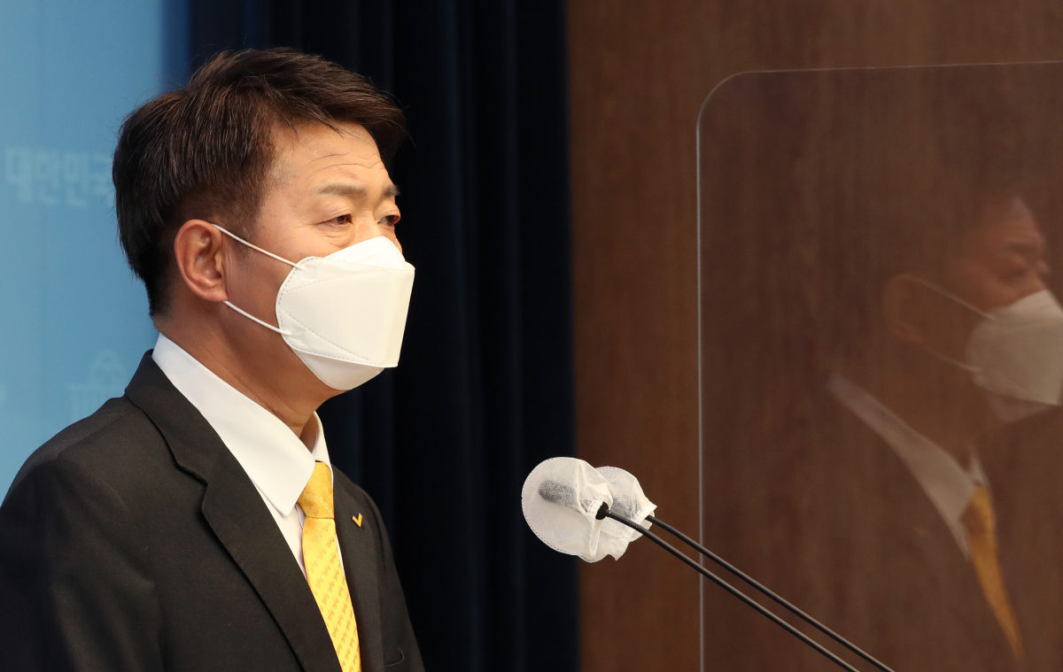 ▲정의당 당대표 선거에 단독 출마한 여영국 전 의원이 9일 오전 국회 소통관에서 기자회견을 하고 있다. (연합뉴스)