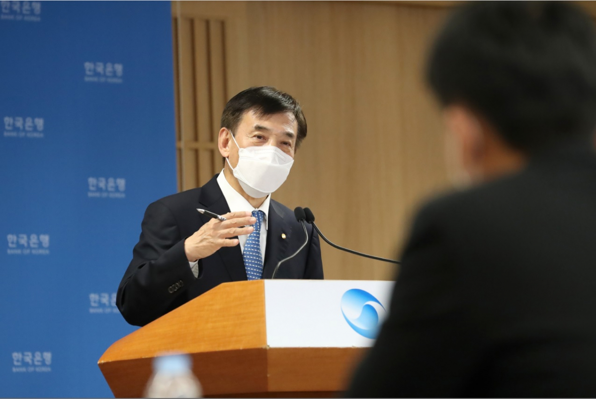 ▲지난달 25일 이주열 한국은행 총재가 2월 금융통화위원회 기준금리 결정 직후 기자회견을 하고 있다. (한국은행)