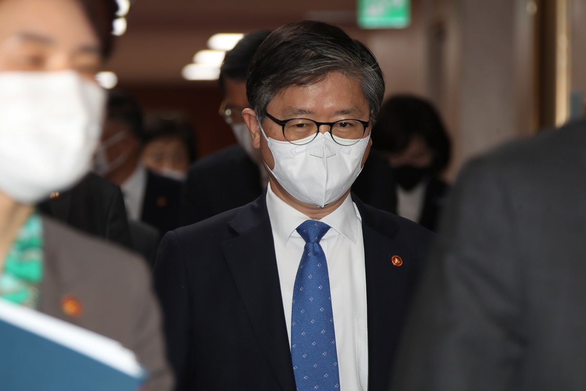 ▲변창흠 국토교통부 장관이 23일 정부서울청사에서 열린 국무회의에 참석하고 있다. (연합뉴스)