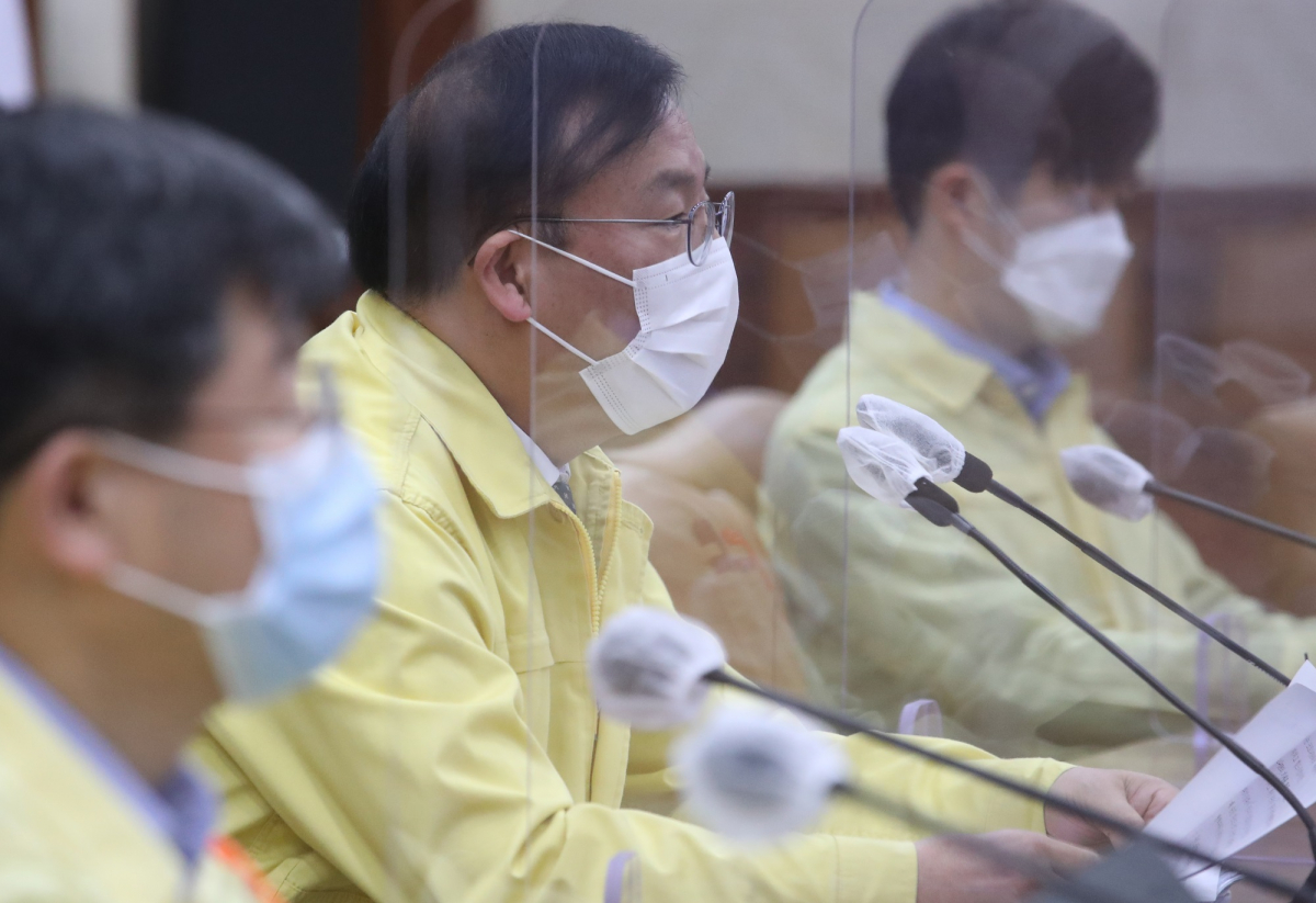 ▲강도태 보건복지부 제2차관이 25일 오전 서울 종로구 정부서울청사에서 열린 코로나19 중앙재난안전대책본부(중대본) 회의를 주재하고 있다. (뉴시스)