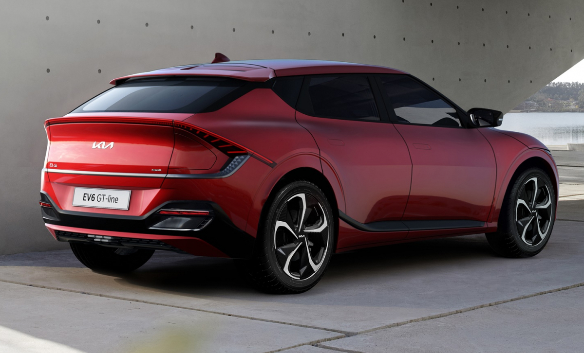 ▲아이오닉 5가 다양한 첨단 기능에 초점을 맞췄다면 형제차인 EV6는 고성능에 방점을 찍었다. (사진제공=기아)