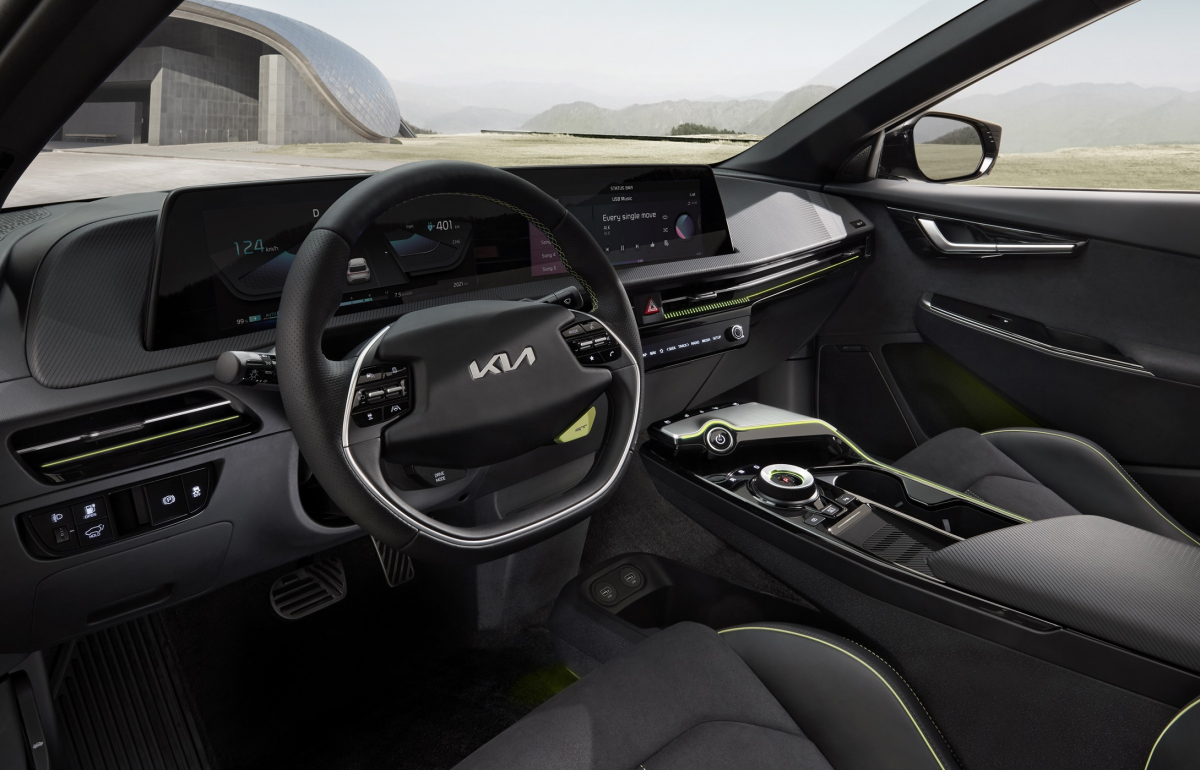 ▲넉넉한 축간거리(2900mm)를 바탕으로 여유로운 실내 공간도 뽑아냈다. 기아는 전기차만의 차별화된 실내 공간성을 기반으로 고객에게 완전히 새롭고 혁신적인 공간을 제공한다고 설명했다.  (사진제공=기아)