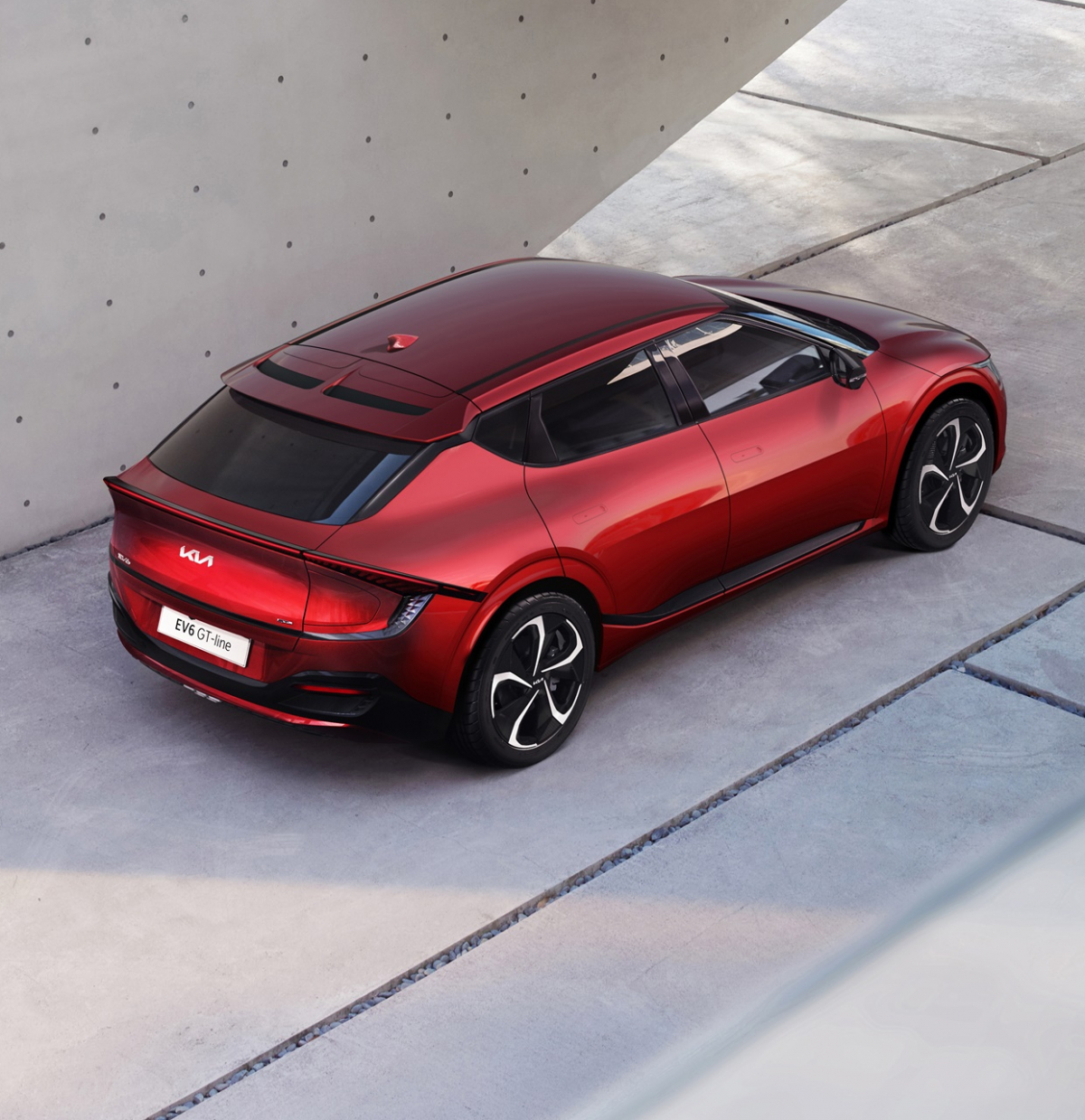 ▲800V급 급속 충전 시스템도 갖췄따. 주행거리 연장형인 '롱 레인지'의 경우 1회 충전으로 최대 510km를 넘게 달린다. 사진은 EV6 GT-라인.  (사진제공=기아)