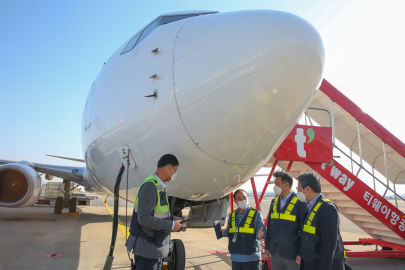 ▲티웨이항공은 30일 김포공항에서 협력업체들과 합동 안전보건점검을 시행했다.  (사진제공=티웨이항공)