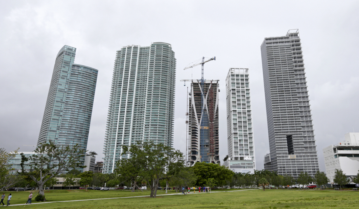 ▲2017년 5월 25일(현지시간) 플로리다 주 마이애미 시내에 빌딩들이 서 있다. 마이애미/AP뉴시스