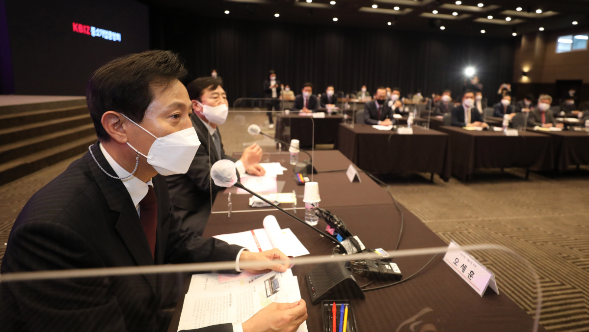 ▲오세훈 국민의힘 서울시장 후보가 31일 오후  서울 여의도 중소기업중앙회 KBIZ홀에서 열린 중소기업ㆍ소상공인 타운홀미팅에 참석해 인사말을 하고 있다. (뉴시스)