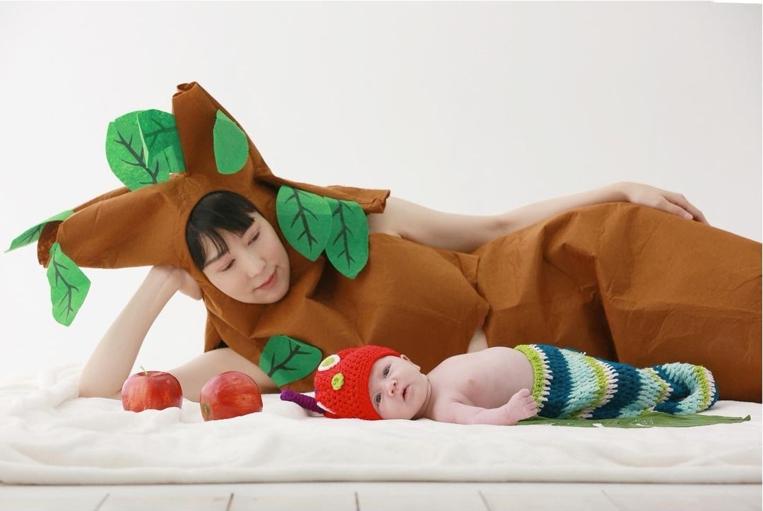 ▲지난해 11월 방송인 사유리 씨가 결혼을 하지 않고 정자은행을 통해 출산했다는 소식을 대중에 알렸다. 그의 비혼 출산은 우리 사회에 정상 가족 논쟁을 촉발시켰다. (출처=사유리 인스타그램 캡처)