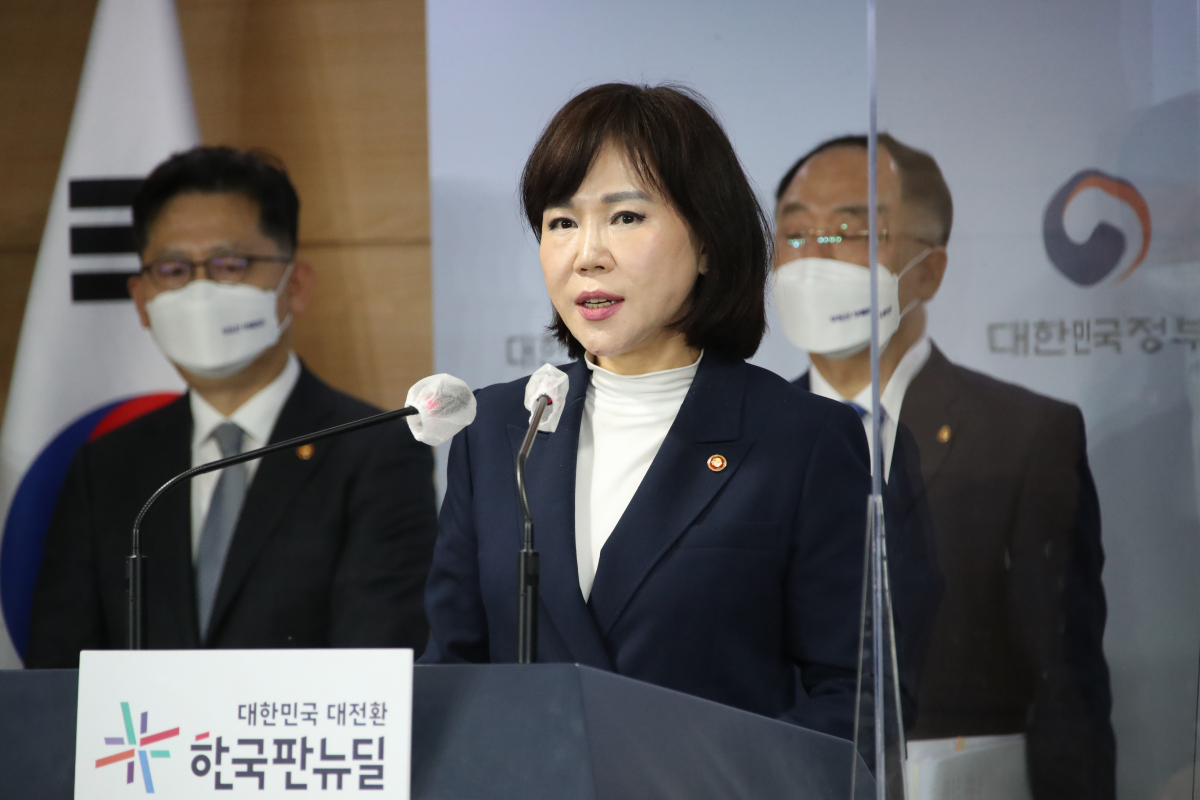 ▲전현희 국민권익위원장이 지난달 정부서울청사 브리핑실에서 반부패정책협의회 결과 브리핑을 하고 있다. (연합뉴스)