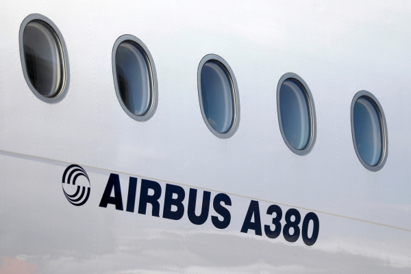 ▲에어프랑스 항공기의 옆면에 새겨진 항공기 제조업체 에어버스 A380의 로고. 로이터연합뉴스
