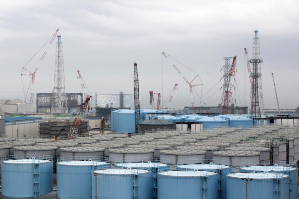 ▲일본 후쿠시마 원전에 2017년 2월 23일 오염수 보관 탱크가 정렬해있다. 후쿠시마/AP뉴시스