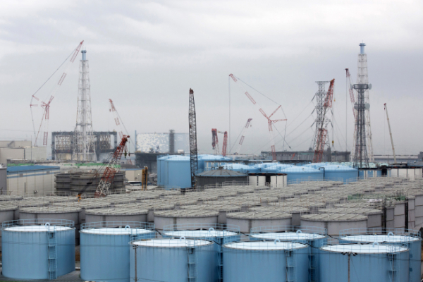 ▲일본 후쿠시마 제1원전에 방사능 오염수 저장 탱크들이 줄지어 있다. 후쿠시마/AP뉴시스