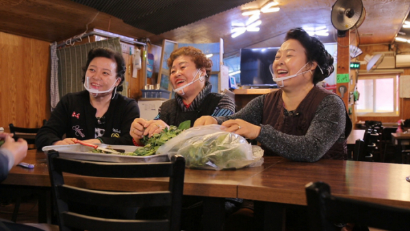 ▲'아주 각별한 기행' 충무로 인현시장 통나무집(사진제공=EBS1)