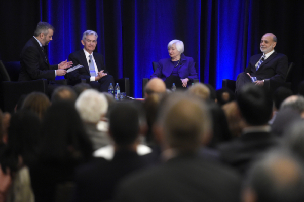 ▲제롬 파월(왼쪽에서 두번째) 연방준비제도(Fed.연준) 의장과 재닛 옐런(왼쪽에서 세번째) 미국 재무 장관이 2019년 1월 애틀랜타에서 열린 컨퍼런스에 참석했다. 애틀랜타/AP뉴시스 