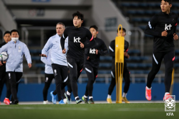 ▲한·일전을 이틀 앞둔 지난 23일 일본 요코하마 닛빠스 미츠자와 스타디움에서 한국 축구 대표팀의 이강인이 훈련하고 있다. (사진제공=대한축구협회)