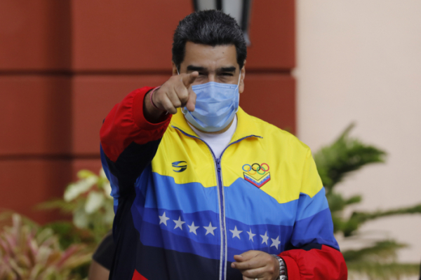 ▲니콜라스 마두로 베네수엘라 대통령이 2월 12일(현지시간) 카라카스 대통령 궁에서 지지자들 앞에서 연설을 하고 있다. 카라카스/AP뉴시스
