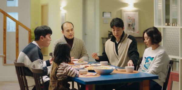 ▲'어쩌다 가족'(사진제공=송아리미디어)