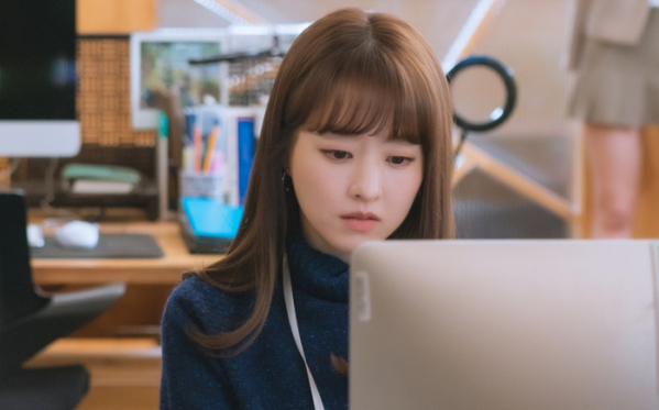 ▲‘어느 날 우리 집 현관으로 멸망이 들어왔다’ 박보영(사진제공=tvN)