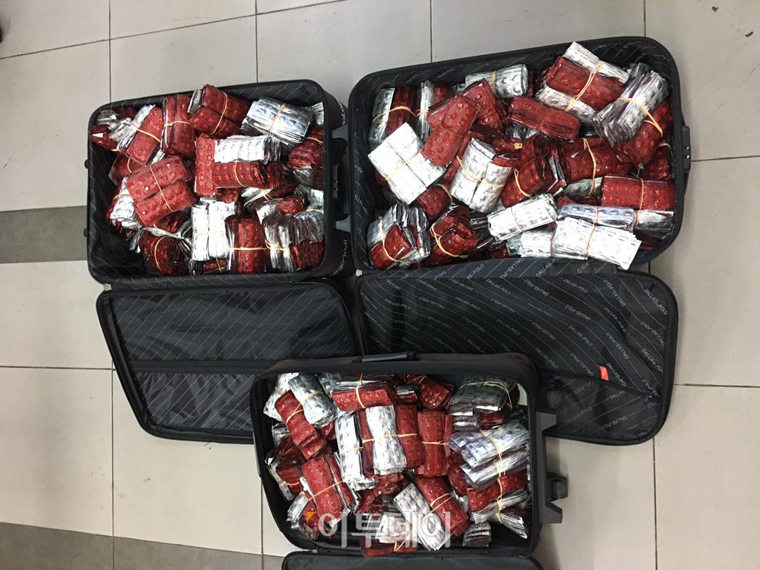 ▲한국 검찰과 말레이시아 경찰이 공조해 마약 밀조시설을 운영하며 국내로 밀반입한 다국적 조직원 13명을 검거했다. 사진은 현지 압수물. (사진제공=대검찰청)