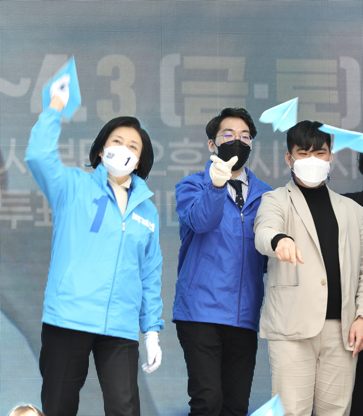 ▲박영선 더불어민주당 서울시장 후보가 1일 양천구에서 선거유세를 하고 있다. (박영선 후보 캠프)