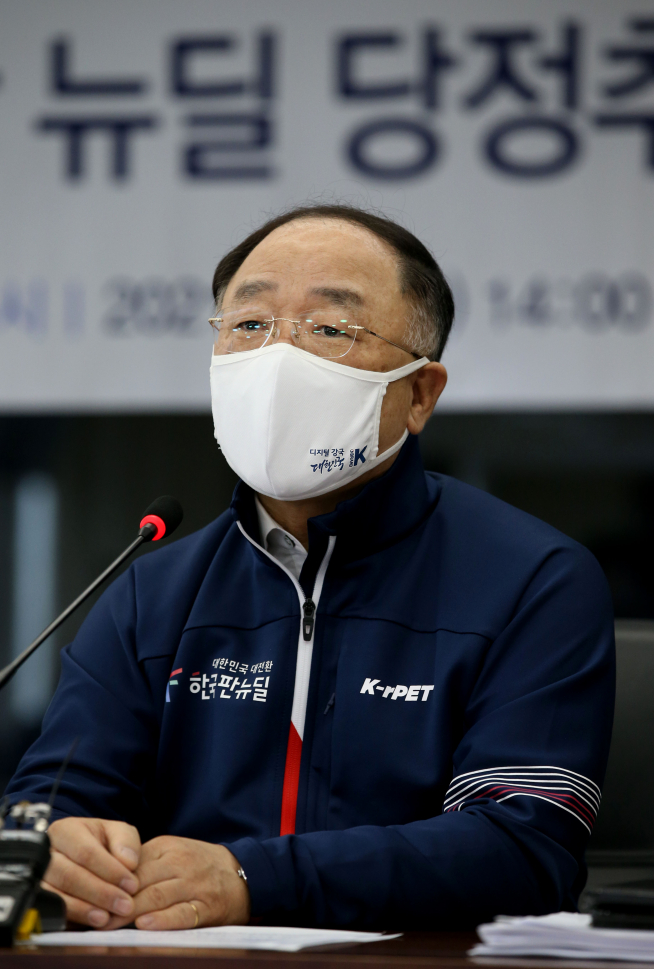 ▲홍남기 경제부총리가 1일 서울 여의도 산업은행에서 열린 '한국판 뉴딜 당정추진본부 5차 회의'에 참석, 인사말을 하고 있다. (연합뉴스)