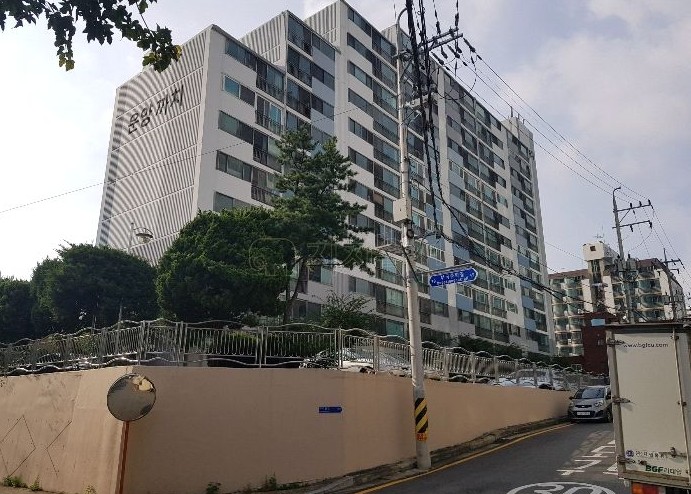 ▲경기 의왕시 삼동 121-6 운양까치 아파트. (사진 제공=지지옥션)