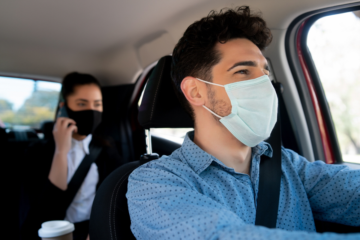 ▲뒷자리를 기준으로 후륜구동 자동차보다 전륜구동 자동차에서 멀미가 더 심하게 다가온다. 상대적으로 뒤쪽이 가벼운 탓에 상하 움직임이 크기 때문이다. (게티이미지뱅크)