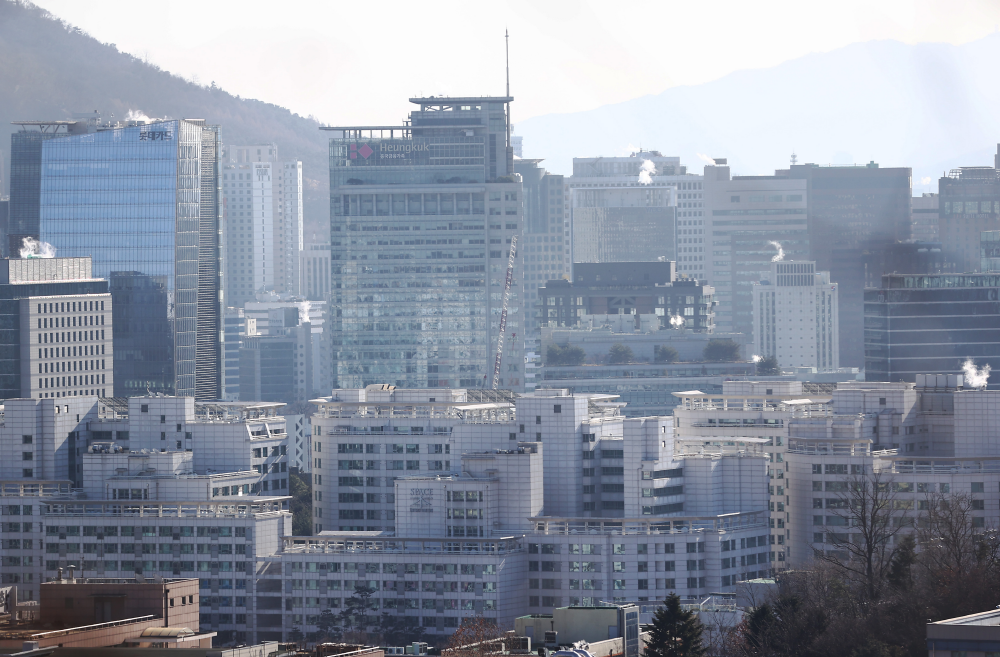 ▲올해 1분기 서울과 분당권역 일대 중대형 오피스 거래액이 역대 1분기로는 최대치를 기록한 것으로 나타났다. 사진은 서울 광화문 일대 전경. (연합뉴스 )