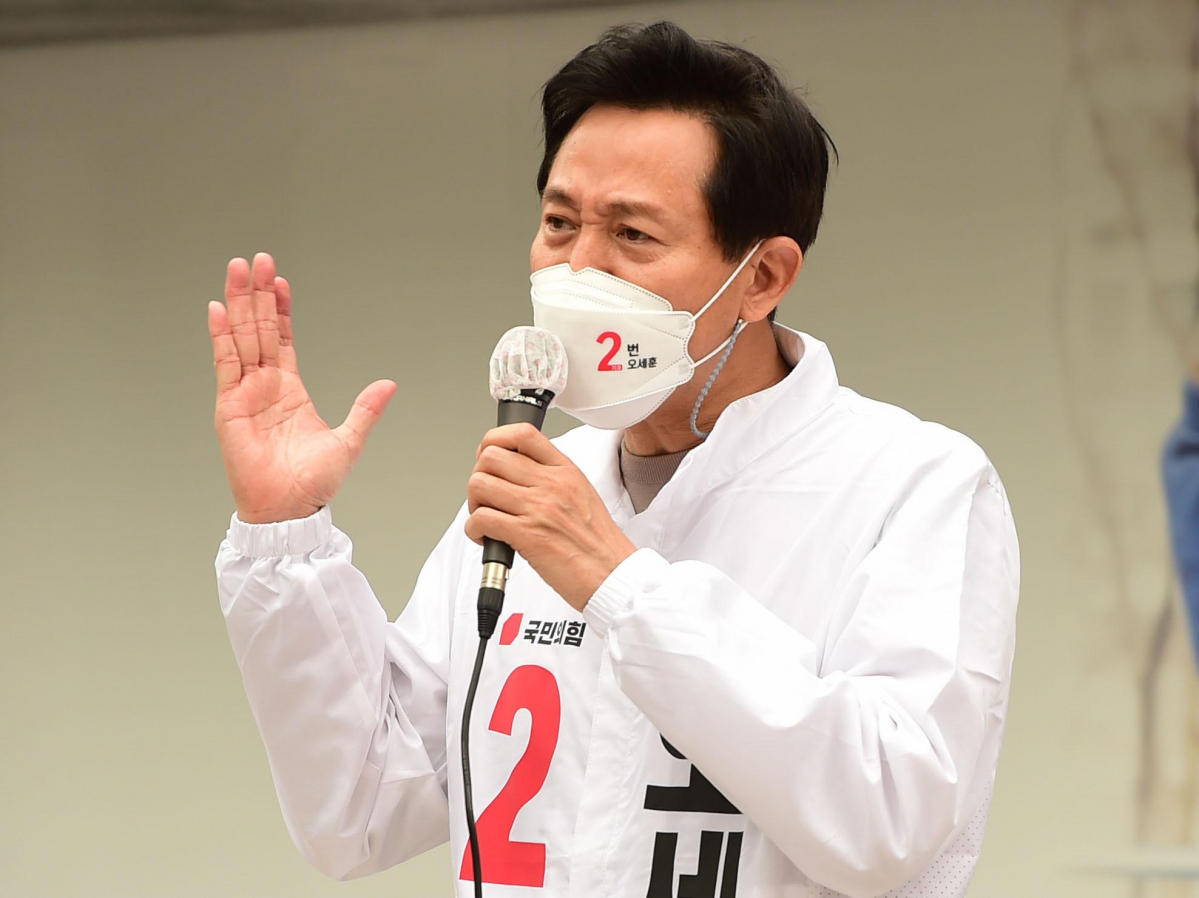 ▲오세훈 국민의힘 서울시장 후보가 2일 오후 서울 마포구 상암동DMC 인근에서 연설하고 있다. (국회사진기자단)