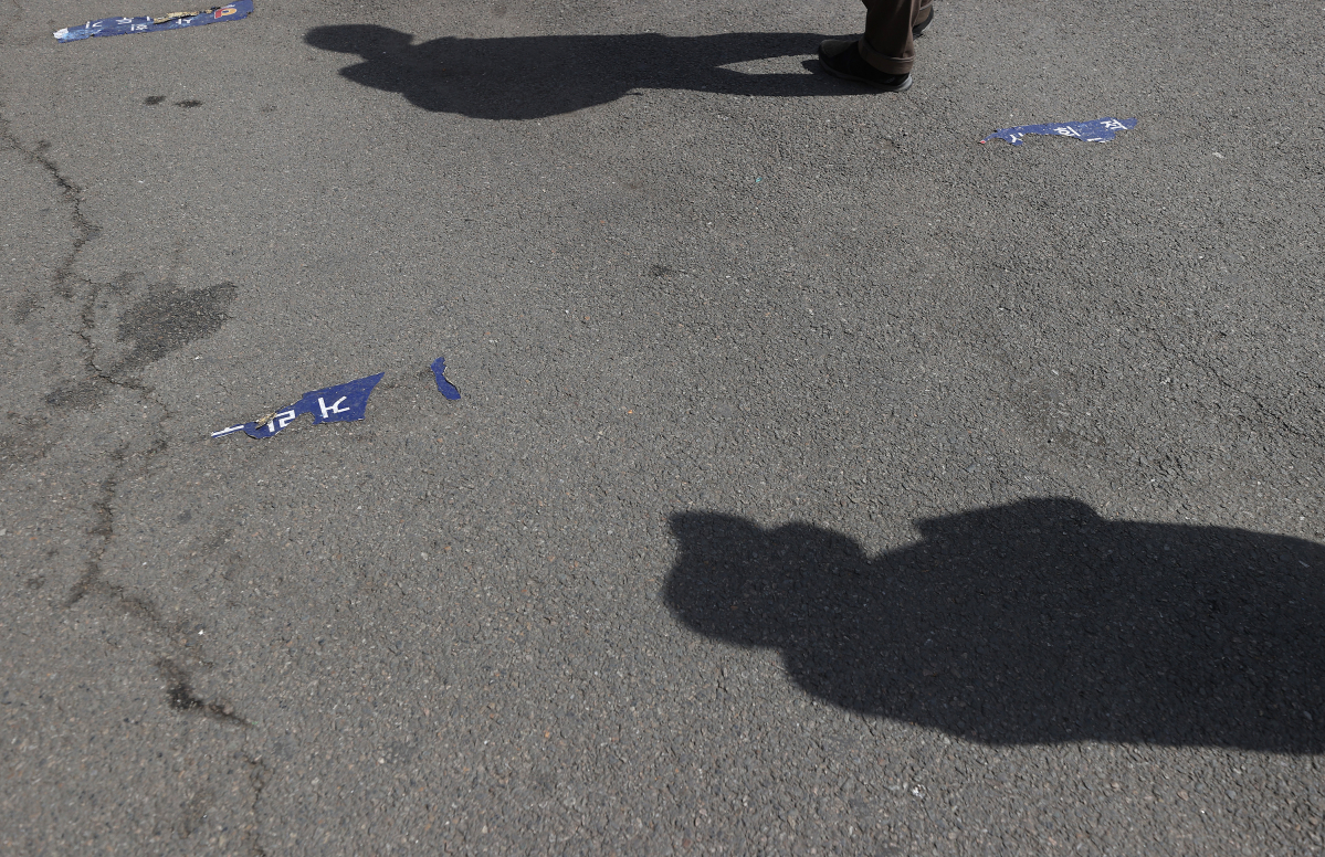 ▲국내 신종 코로나바이러스 감염증(코로나19) 신규 확진자 수가 이틀 연속 500명대를 기록한 1일 오전 서울역광장에 마련된 임시선별진료소에서 시민들이 검사를 받기 위해 기다리고 있다. (연합뉴스)