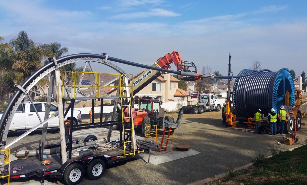 ▲대한전선이 미국 현장에서 초고압케이블을 설치하고 있다. (사진제공=대한전선)