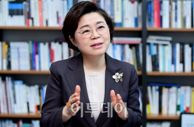 ▲김정재 국민의힘 의원이 11일 서울 여의도 국회 의원회관에서 이투데이와 인터뷰를 갖고 있다. 김 의원은 "이번 선거에서는 반문 세력이 결집해야 한다"고 강조했다. 신태현 기자 holjjak@