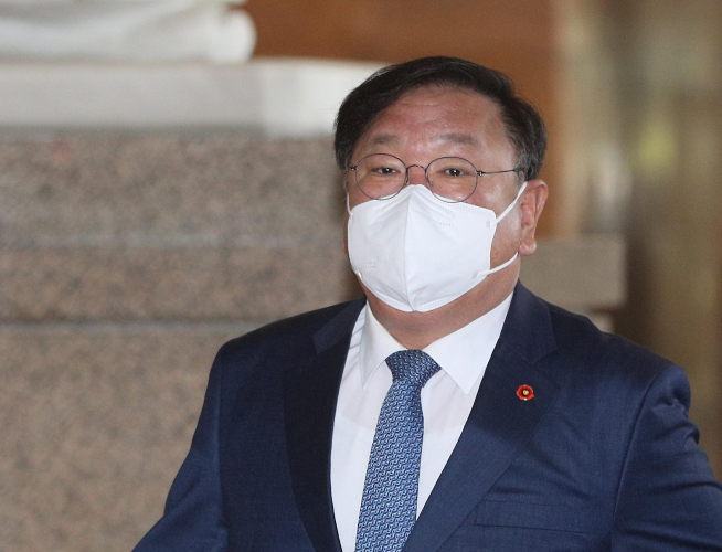 ▲더불어민주당 김태년 당대표 직무대행이 8일 오전 서울 여의도 국회 본청에 들어서고 있다. (연합뉴스)