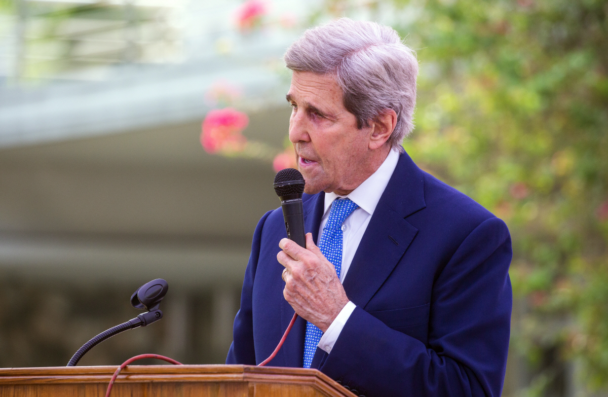 ▲6일(현지시간) 존 케리 미국 대통령 기후특사가 방글라데시 다카에서 열린 기자회견에서 연설하고 있다. 다카/EPA연합뉴스