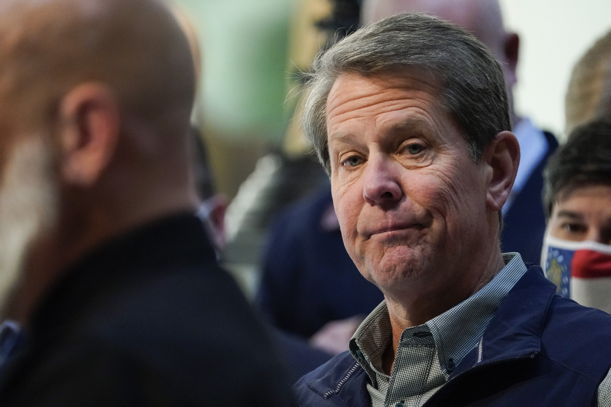 ▲브라이언 켐프 조지아 주지사가 3일(현지시간) 주 의회에서 기자회견을 열고 있다. 애틀랜타/AP연합뉴스
