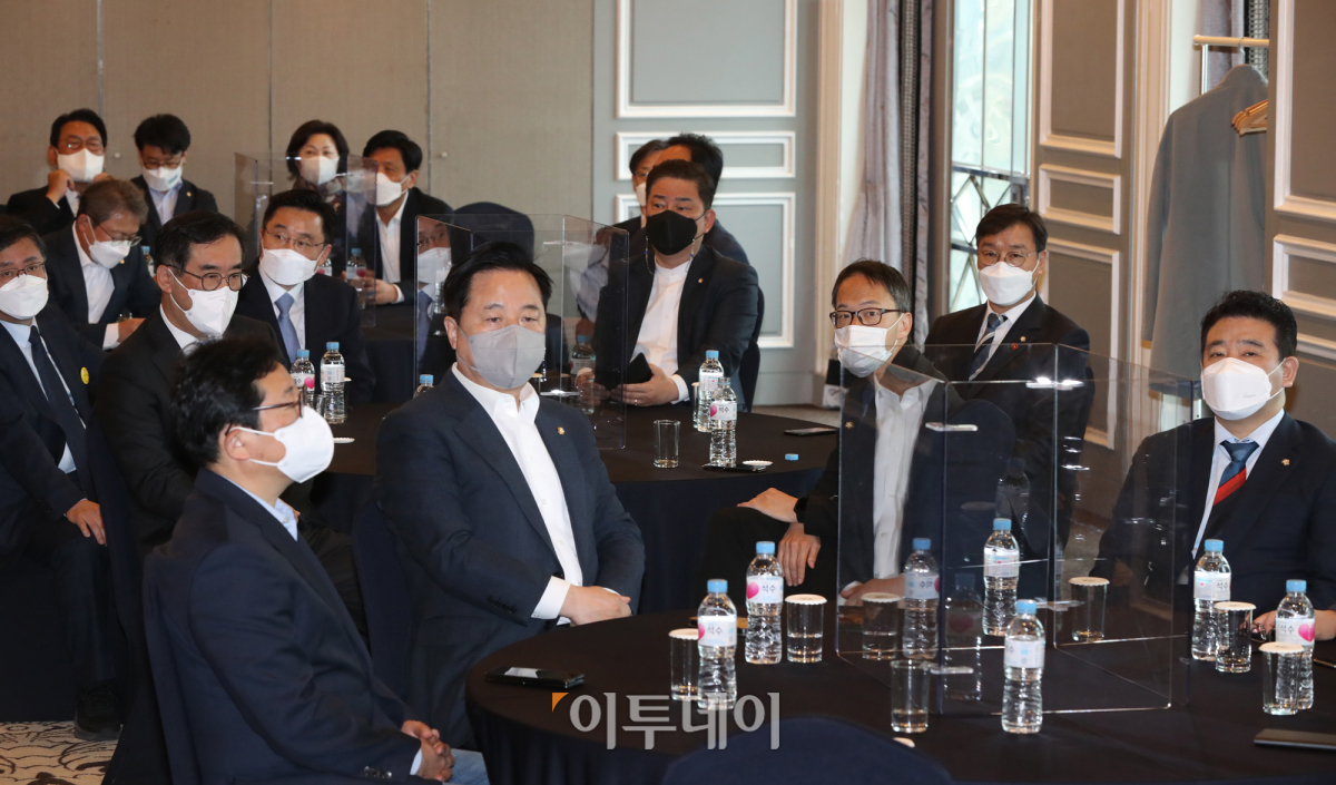 ▲12일 더불어민주당 재선 의원들은 서울 여의도 켄싱턴 호텔에서 당 개혁 방안 논의를 위해 모임을 가졌다. (신태현 기자 holjjak@)